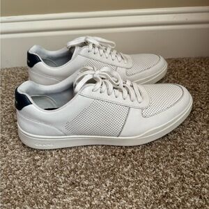 Cole Haan men’s 10.5. Worn once. Husband didn’t like them. White.